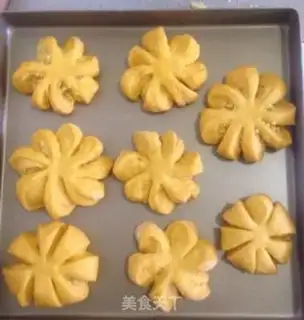 Make Pumpkin coconut bun step 8