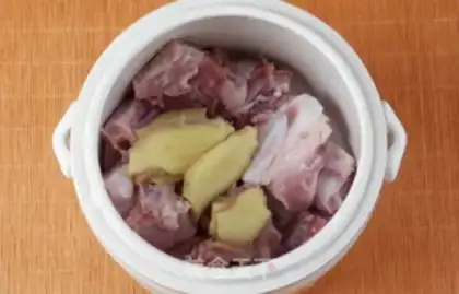 Make Quilty bone culinary mushroom soup step 1