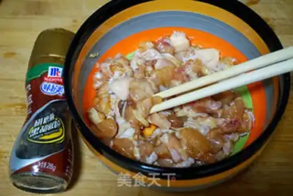 Make Black pepper chicken leg bread step 1