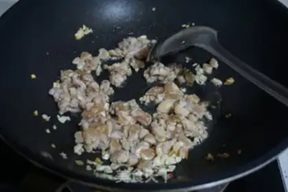 Make Black pepper chicken leg bread step 3