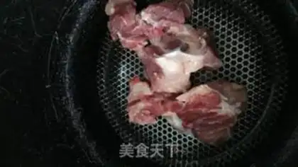 Make Sakura Mountain medicine for pork bone soup step 4