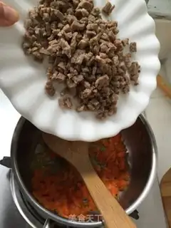 Make Tomato carrot beef congee step 1