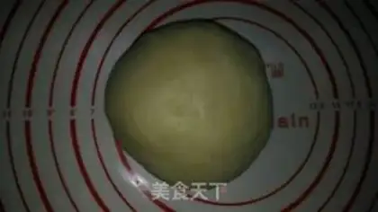 Make A lunar cake step 1