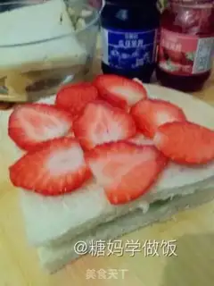 Make Simple fruit sandwich step 1