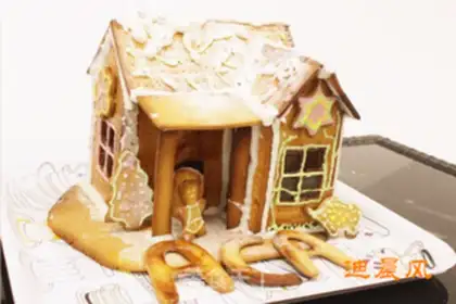Make Christmas gingerbread house step 14