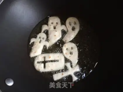 Make Halloween haunted salad step 1