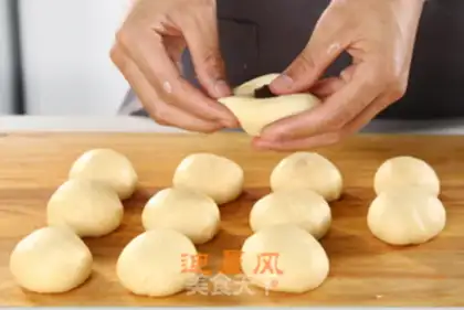 Make Red Bean Snow Bag step 2
