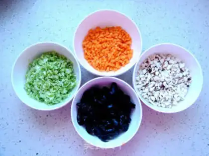 Make Piggy vegetable bread step 4