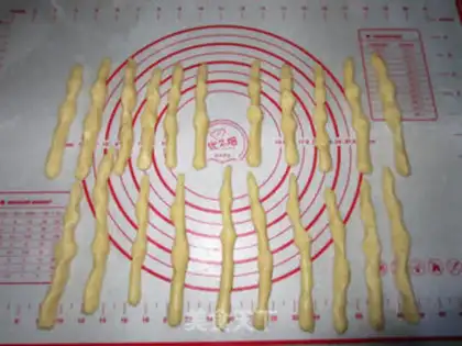 Make Witch finger crackers step 6