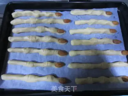 Make Witch finger crackers step 7