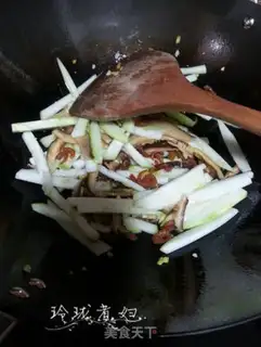 Make A chrysanthemum fan step 1