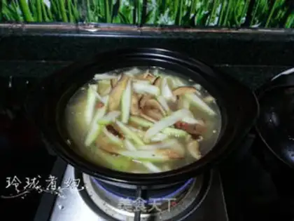 Make A chrysanthemum fan step 2