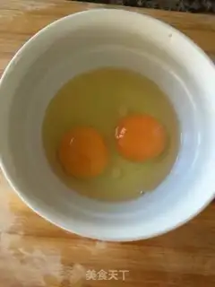Make cucumber fried eggs step 2