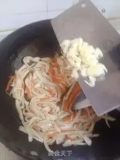 Make The dryer tore the apricot mushrooms step 5
