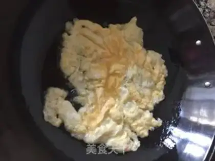 Make cucumber fried eggs step 3
