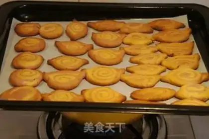 Make Red Lip cookie step 12