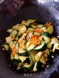 Make cucumber fried eggs step 7