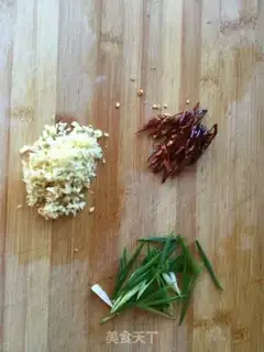 Make The cold-breeding hand tore the beef step 1