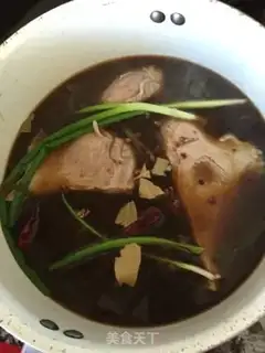 Make The cold-breeding hand tore the beef step 5