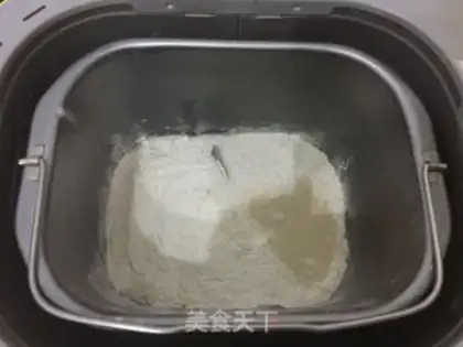 Make A meat-free ham cheese onion bag step 1