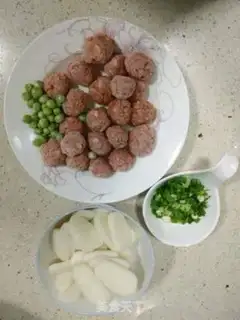 Make The meatball buns and soup step 0