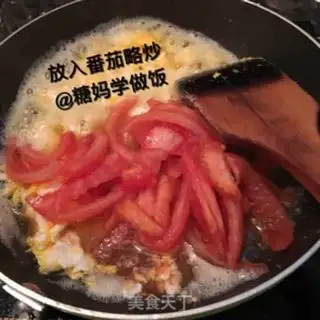 Make Tomato egg noodles step 1