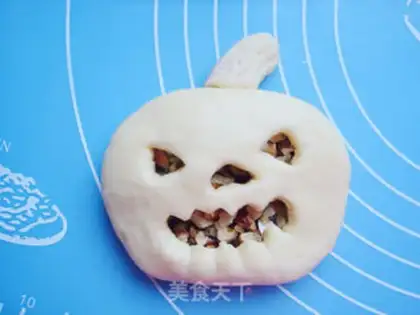 Make Halloween pumpkin bread step 17