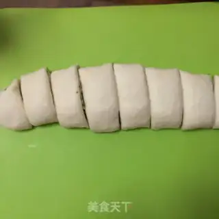 Make Onion roll step 3