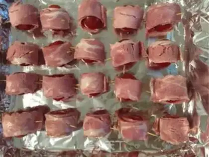 Make Bacon roll tomato step 0