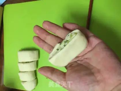 Make Onion roll step 4