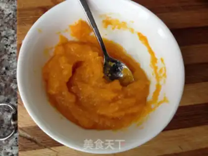 Make Witch hat cake step 5