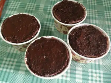 Make Witch hat cake step 9