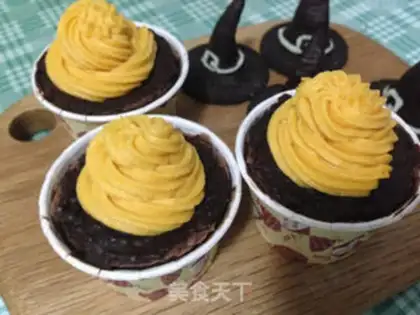 Make Witch hat cake step 10