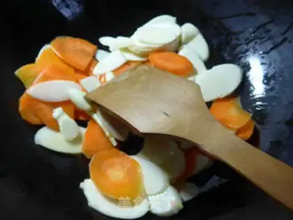 Make The peppers and carrots are made white step 1