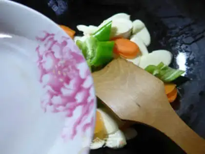 Make The peppers and carrots are made white step 2