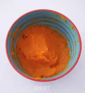 Make Pumpkin caterpillar bread step 1