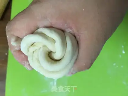 Make Rose buns step 7
