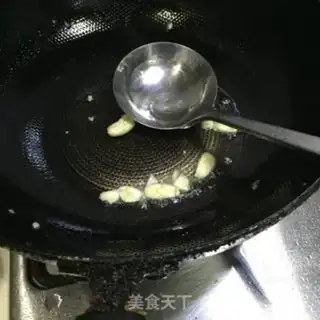 Make Tomato fried eggs step 2