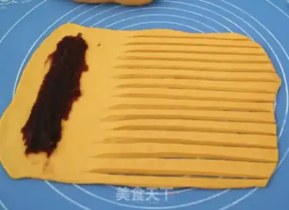 Make Pumpkin caterpillar bread step 15