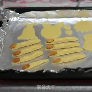 Make Witch finger crackers step 8