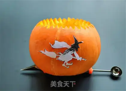 Make Halloween pumpkin lantern carved step 3