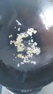 Make Fry mushrooms and macaroni step 1