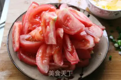 Make Tomato fried goose eggs step 1