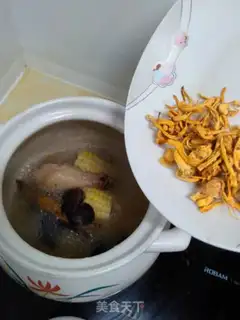 Make The ginseng chicken-legged weed soup step 7