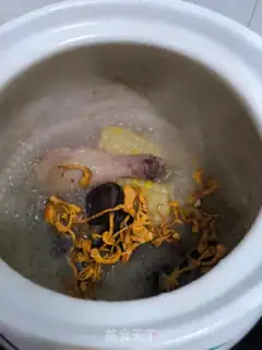 Make The ginseng chicken-legged weed soup step 8