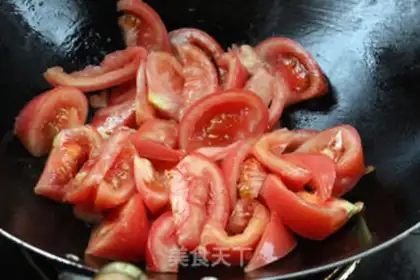 Make Tomato fried goose eggs step 6
