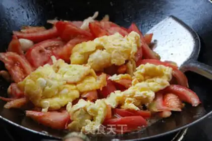 Make Tomato fried goose eggs step 7