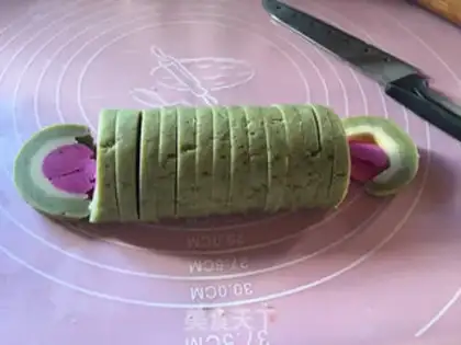 Make Flamingo biscuit step 11