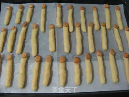 Make Halloween witch fingers step 10