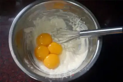 Make Half-sugar yogurt roll step 2